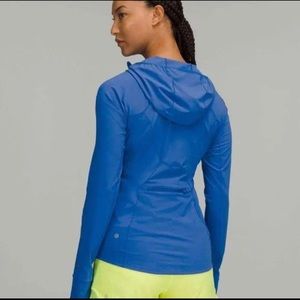 lululemon blue windbreaker in size 6 - excellent condition